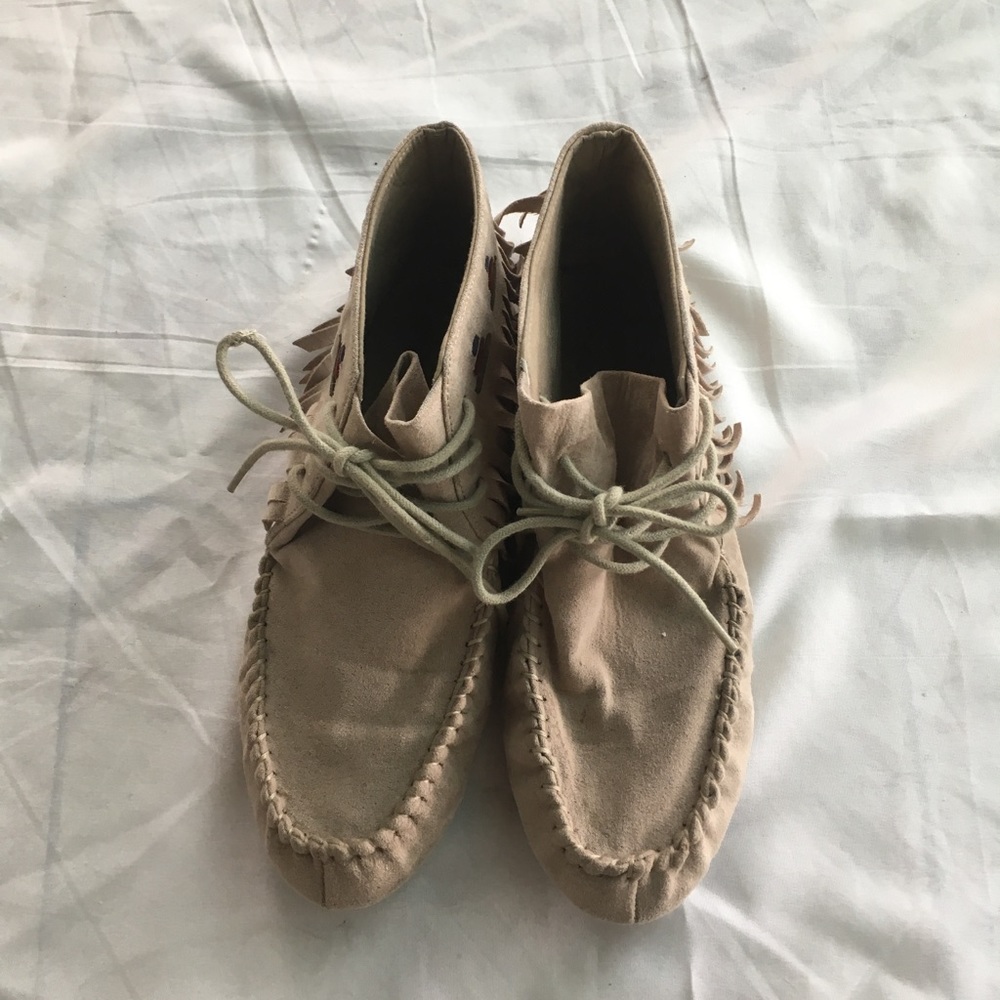 Last chance! Or they’ll be donated. DIVIDED by H&M moccasin ankle boots